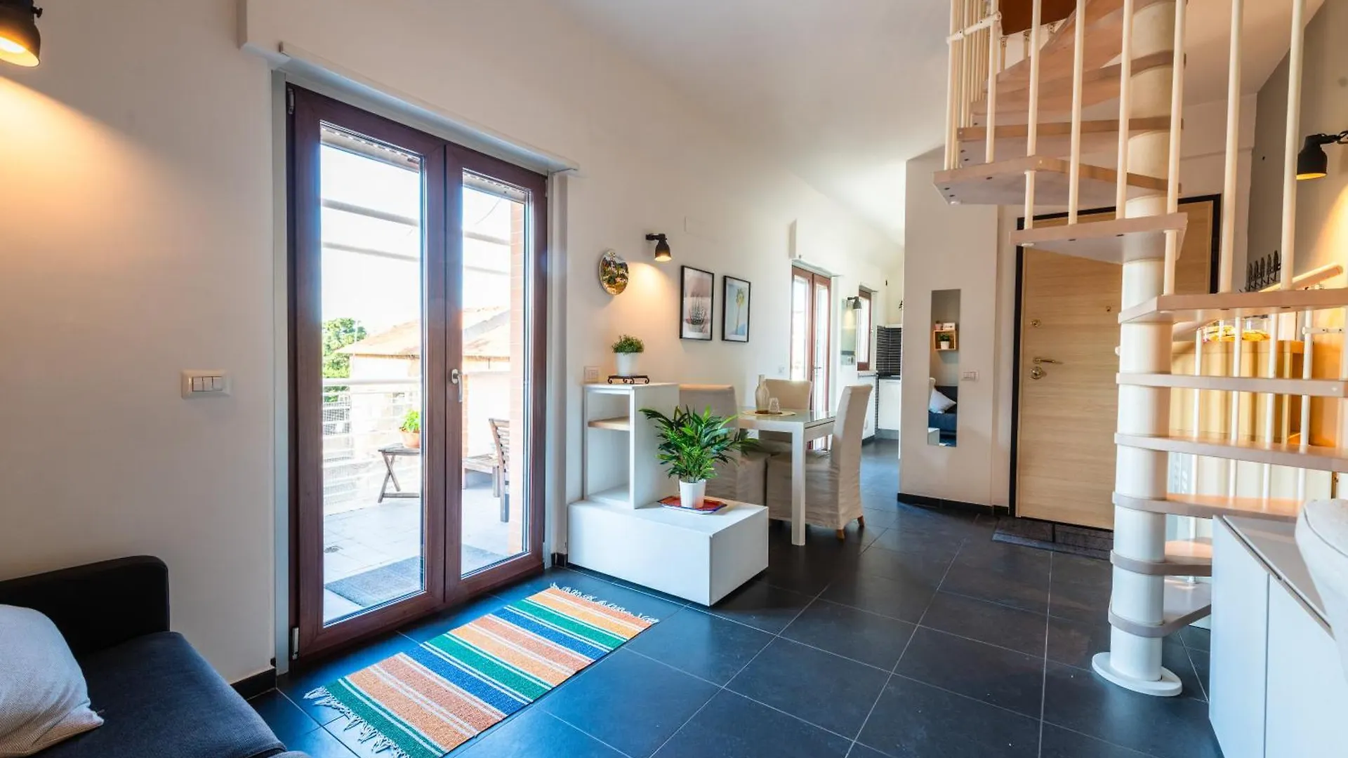 Home Around Roma 0*,